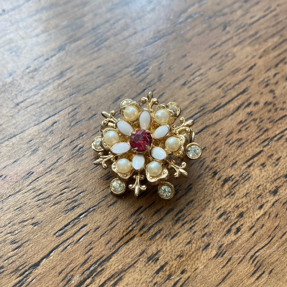 Vintage Coro pearl and pink stone brooch
